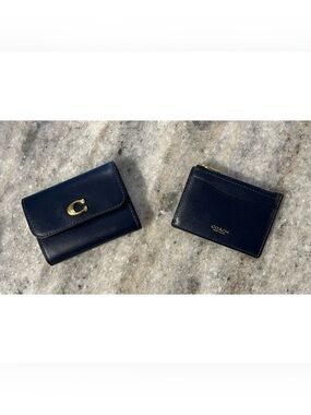 Coach Essential Card Holder Wallet in Navy/Brass!
